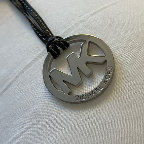 Michael Kors black leather shoulder bag - Picture 5 of 8